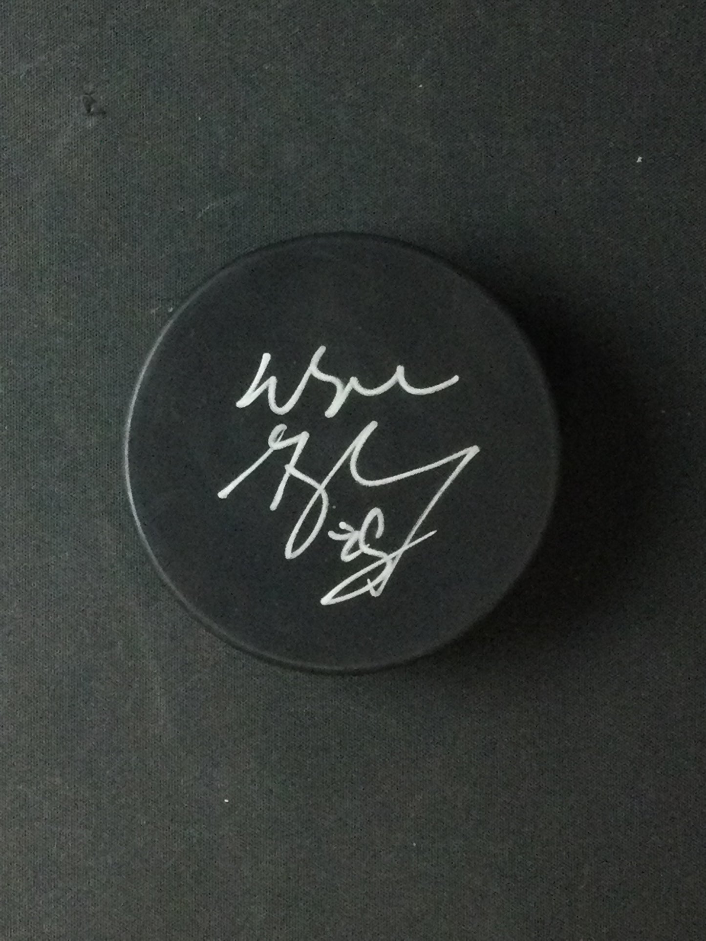 Wayne Gretzky Signed Hockey Puck with JSA LOA certified Auto Oilers/Kings/Rangers