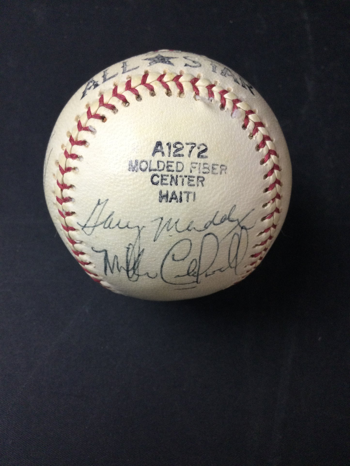 1981 Phillies Signed Baseball that includes Ernie Banks + Schmidt, Rose, Bowa, Luzinski JSA LOA